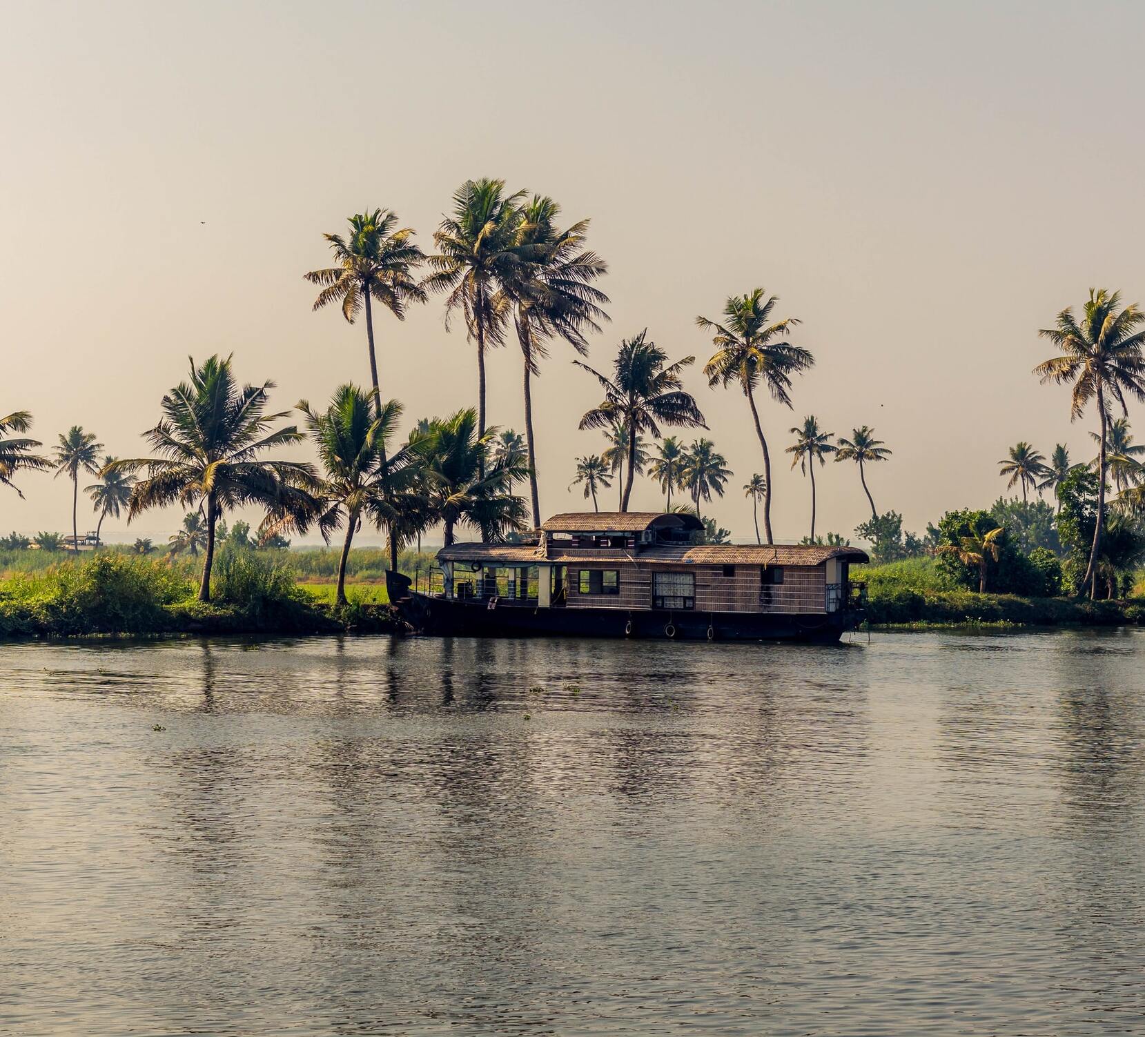 HOUSEBOAT DAY CRUISE